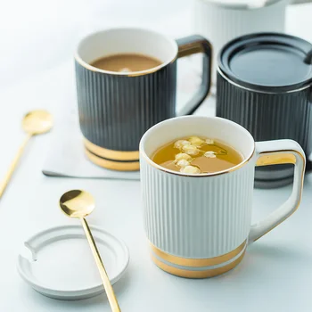Керамична чаша, сгущенный Кафе, порцеланови чаши чай и комплекти блюдец, скъпа чаша за кафе лате, чаши от костен порцелан с капаци, Лъжица, коледна чаша